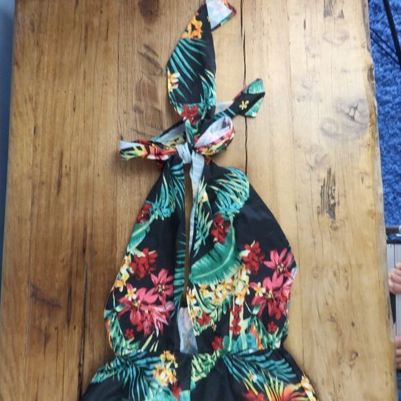 SHEIN BLACK WITH TROPICAL HAWAIIAN PRINT HALTER ROMPER SIZE SMALL - Picture 6 of 9